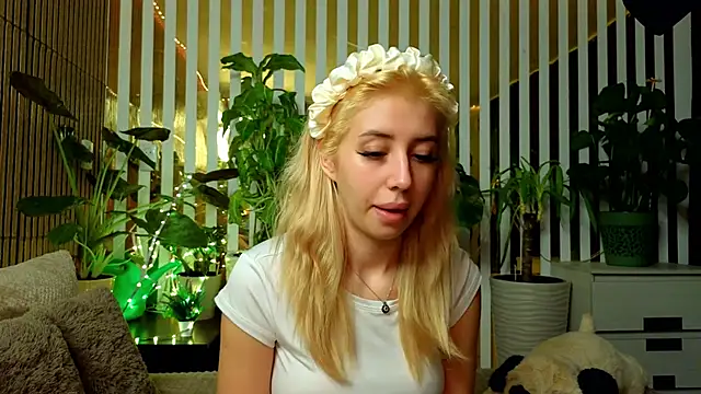 FlowweerGirl online show from December 13, 10:27 pm