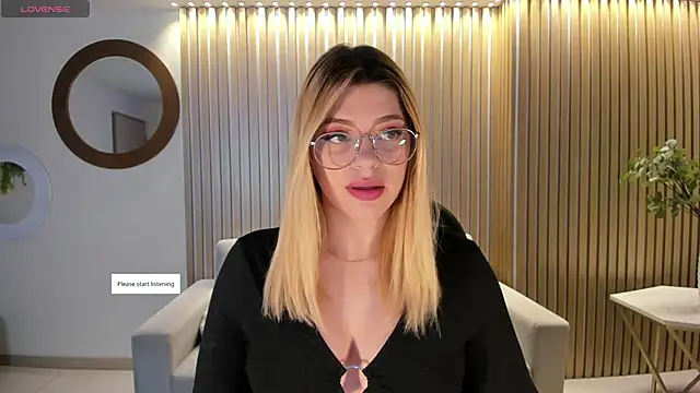 MadisonKane online show from May 2, 11:13 am