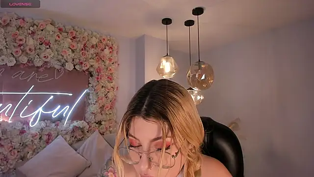 MadisonKane online show from May 4, 11:25 am