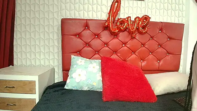 Elizabetth Roman online show from February 19, 8:18 pm