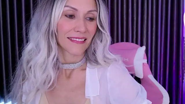 betty xoxoo online show from March 8, 8:07 am