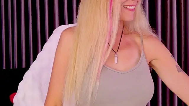 betty xoxoo online show from July 24, 11:08 am