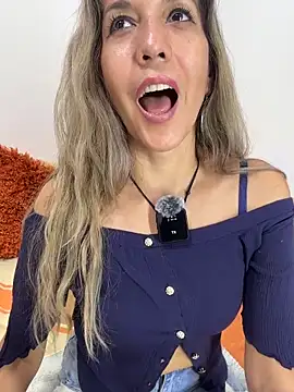 sandrafarrely online show from April 22, 3:36 am