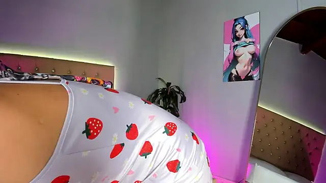 EmmaLawrence  online show from December 19, 8:12 pm