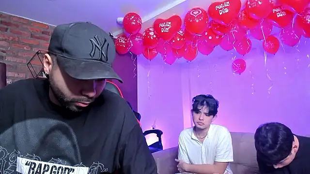 HotThreesoome online show from February 17, 12:15 pm