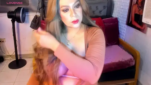 UrVirtualLover online show from March 6, 7:25 am