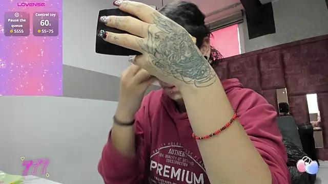 Kiara Fox   online show from April 14, 8:42 pm