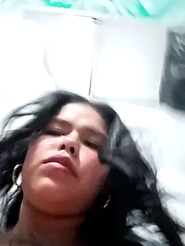 flor salvaje  online show from December 14, 6:30 am