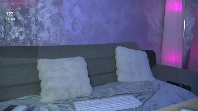 DarcieHaven online show from February 6, 8:45 pm