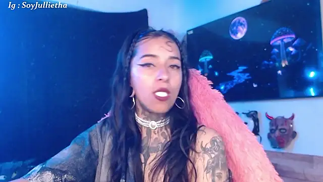 Julls420  online show from January 10, 5:45 am