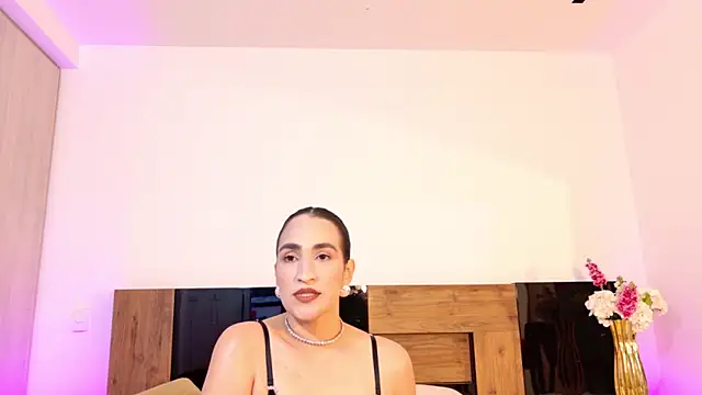 LucyHanks online show from April 15, 1:44 pm