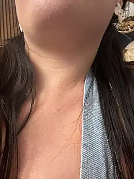 ValentinaEliot online show from December 18, 1:43 am