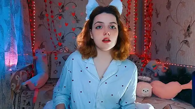 Ari Meow online show from April 8, 3:36 pm