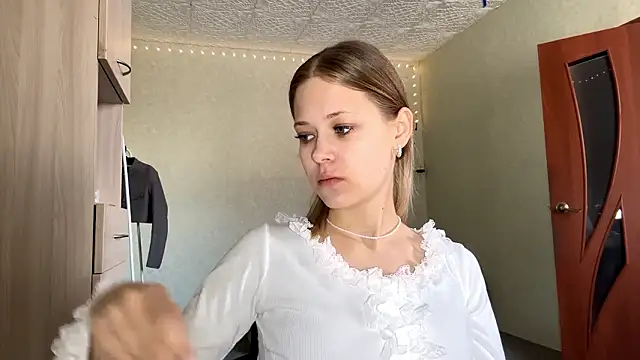 ZaidaSchwarten online show from February 3, 7:35 am