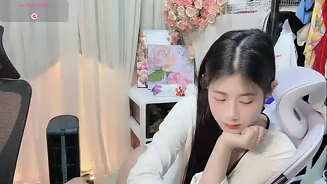 Yvonne-07 online show from March 16, 1:26 pm