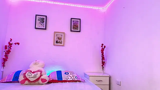 Aurora Dolce online show from March 3, 2:45 pm