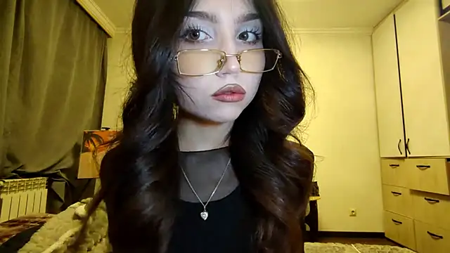 Qwami Amie online show from December 20, 12:42 pm