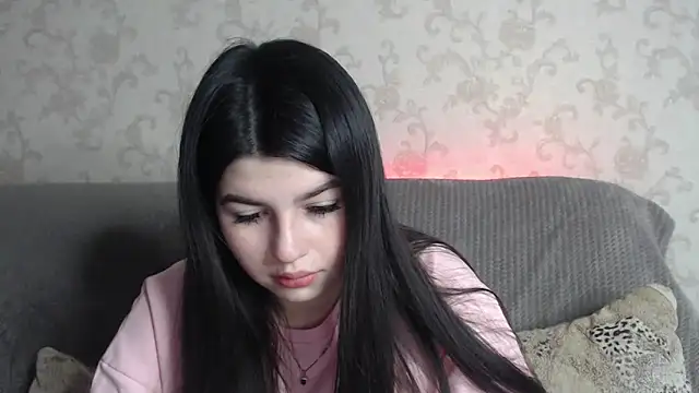 KisaModel online show from April 10, 1:00 am