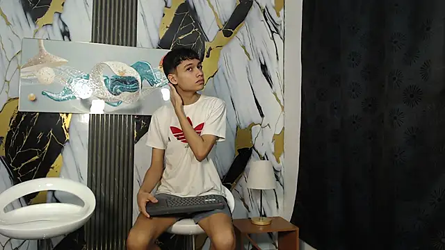 HORNY PRETTY online show from May 3, 1:25 pm