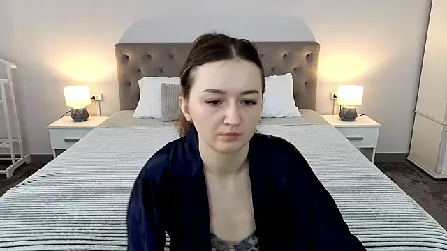 CyrenaLuxe online show from May 5, 5:32 am