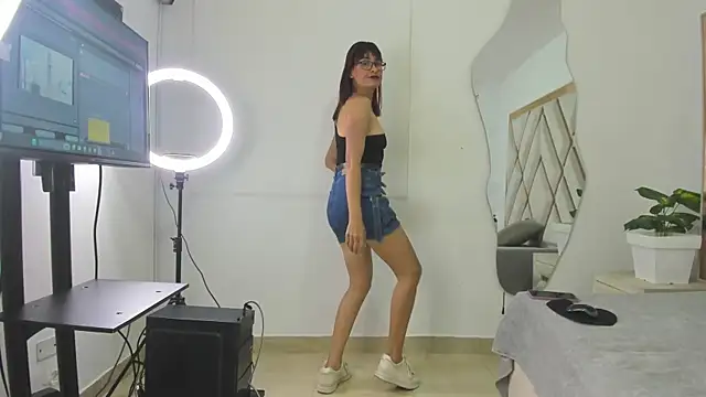 Selenaasm online show from March 28, 9:35 pm