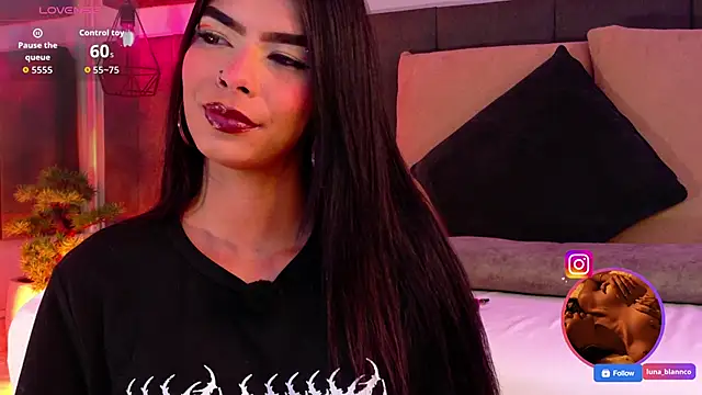 luna blannco online show from March 12, 1:14 pm