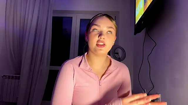 Ginnyinjeans online show from December 17, 5:39 pm