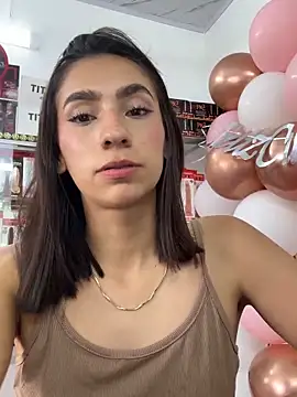 lunaluxury22 online show from February 24, 5:11 pm