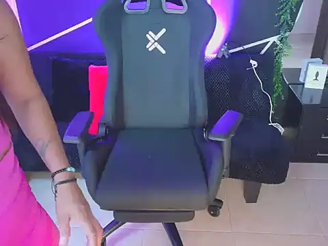 VALERIADANIELS online show from December 15, 8:47 pm