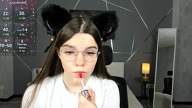 miss  evelyne online show from January 6, 1:20 am