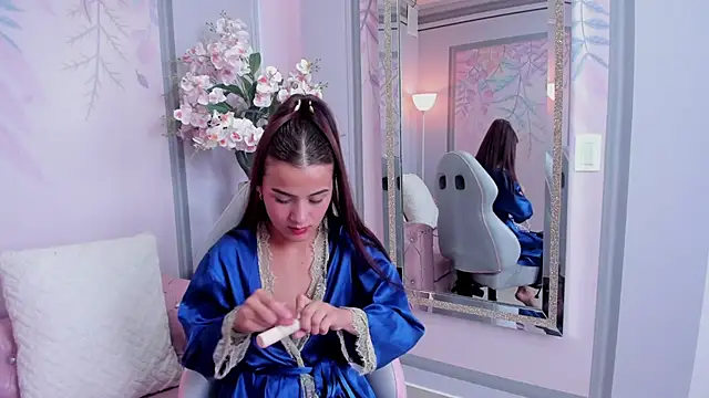 Saritasweet18 online show from December 15, 6:46 pm