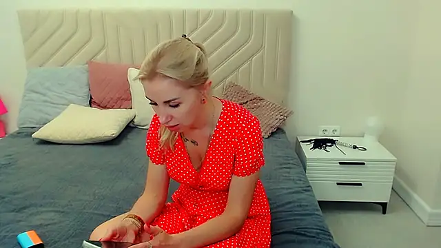 Hanna--Sweet online show from June 3, 4:12 pm