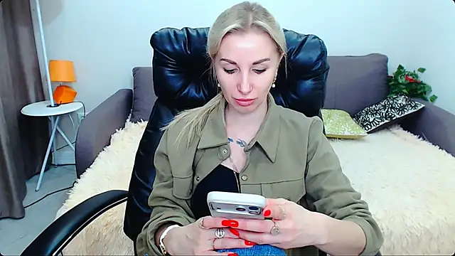 Hanna--Sweet online show from February 8, 10:30 am