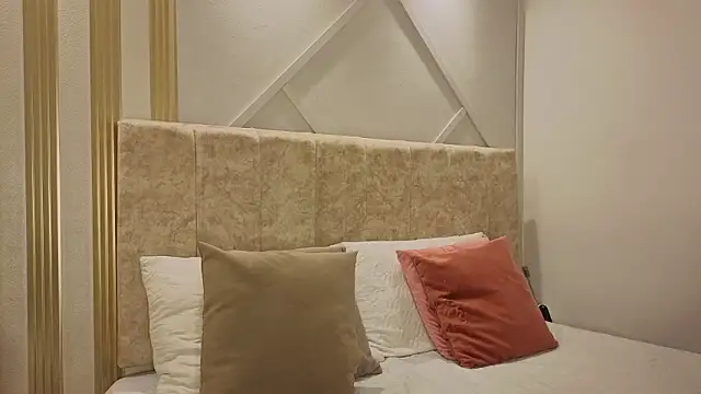 persefone sky online show from February 17, 9:30 am