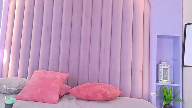 Miia Anderson online show from April 9, 11:59 am