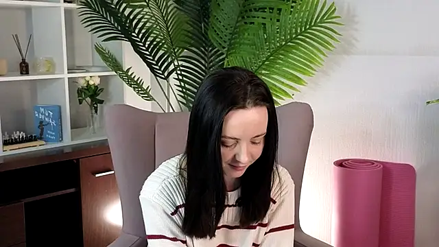 RacquelBron online show from December 14, 6:52 am