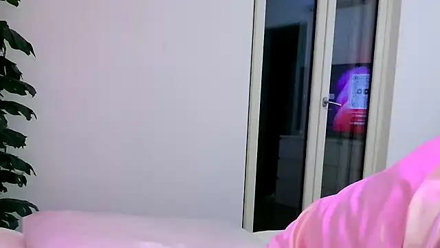 Maya4StripMind online show from December 14, 10:26 pm