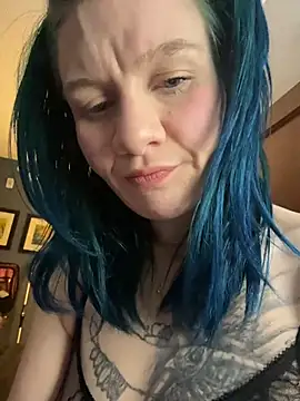 bluntbeautyxo online show from February 4, 7:22 am