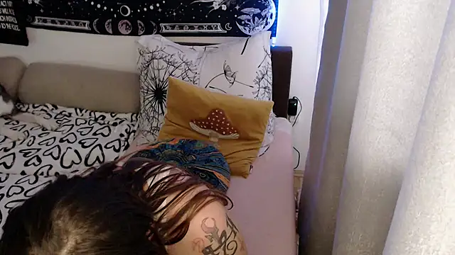 AlienforTwenty online show from May 31, 8:31 am