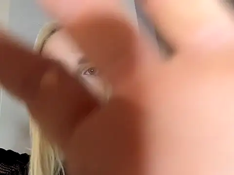 blonde di online show from December 13, 11:54 pm