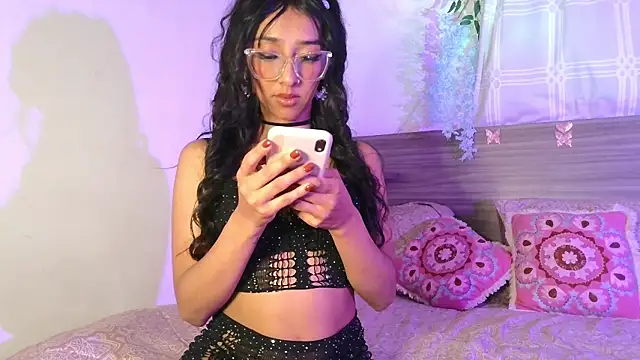 lunamilkarias online show from March 9, 8:12 pm