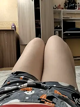 -Queen- online show from February 19, 2:27 pm