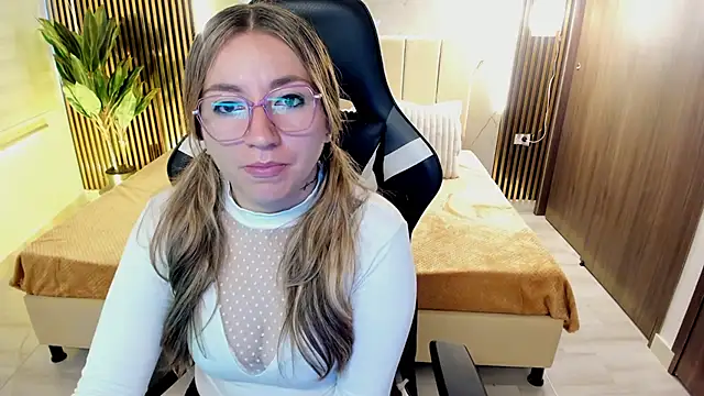 Violeta Dream  online show from December 15, 2:44 pm