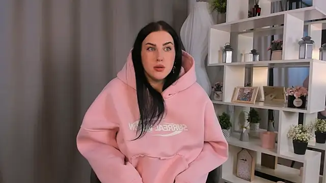 EvonVang online show from December 15, 1:49 pm