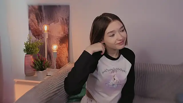 Leyla crsh online show from February 5, 5:32 am