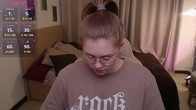 Alison Doody online show from February 26, 7:51 am