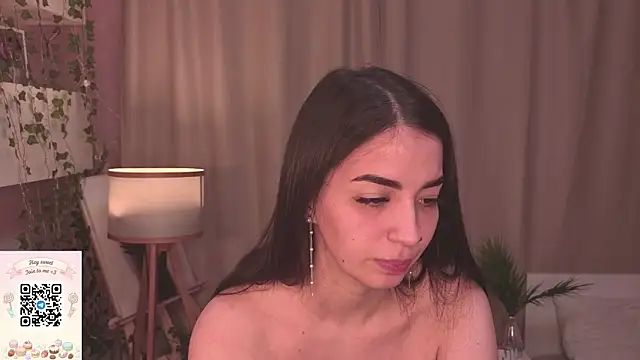 EmmyNoel online show from May 8, 7:05 pm