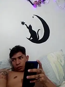 LolaAndBugs  online show from December 23, 1:42 am