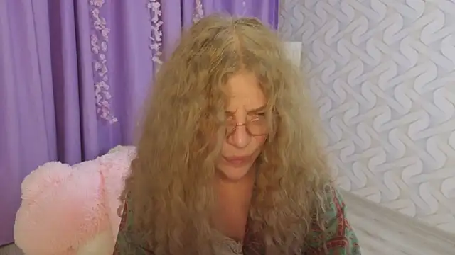 EvaTemptt online show from March 1, 4:50 pm