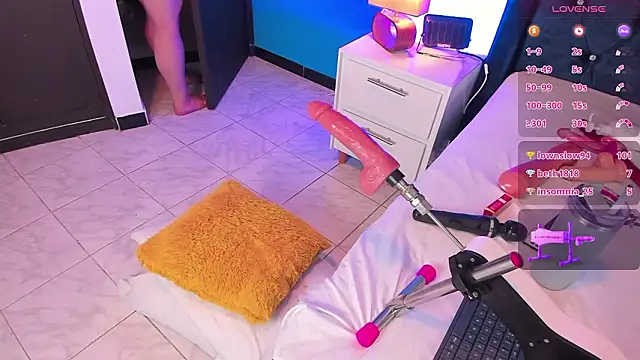 Issa Clark01 online show from March 14, 3:51 am